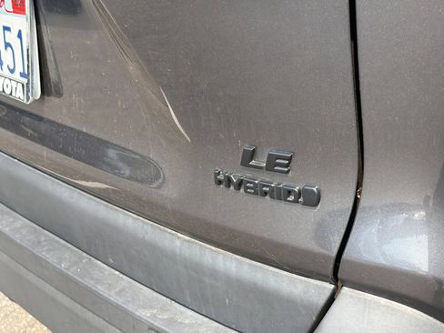Used 2021 Toyota RAV4 LE AWD/4WD image 7