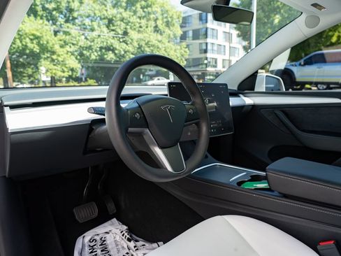 Used 2023 Tesla Model Y Long Range AWD/4WD image 17