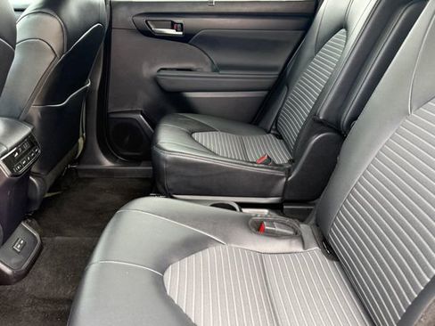 Used 2025 Toyota Highlander XSE AWD/4WD image 23
