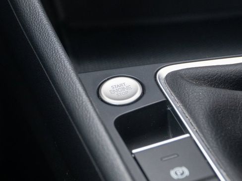 Certified 2024 Volkswagen Jetta SE w/ Panoramic Sunroof Package image 28