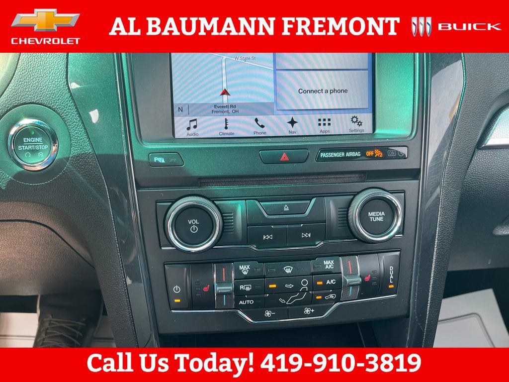 Used 2017 Ford Explorer XLT w/ Equipment Group 202A FWD image 18