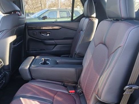 Used 2025 Honda Pilot Black Edition image 23