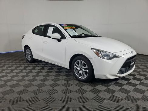 Used 2017 Toyota Yaris iA image 2