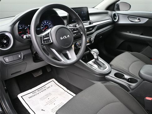 Used 2023 Kia Forte LXS image 2