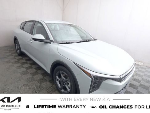 New 2025 Kia K4 LXS image 3