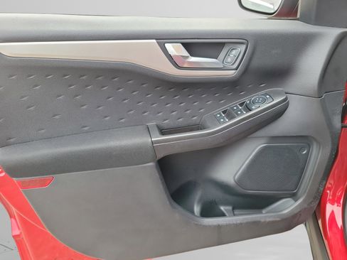 Certified 2020 Ford Escape SE image 27