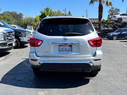 Used 2017 Nissan Pathfinder S image 3