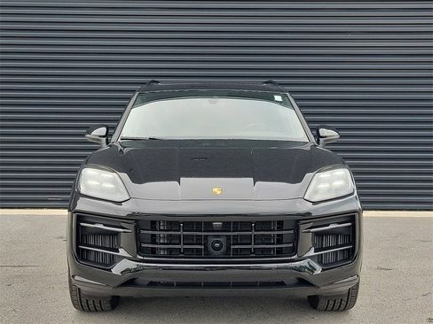 Used 2025 Porsche Cayenne image 10