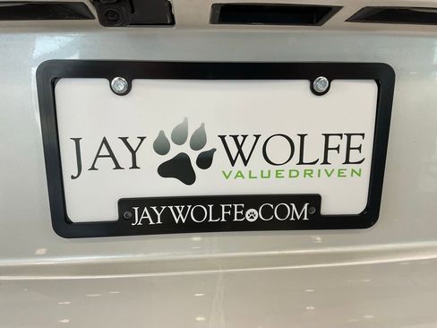 Used 2023 Toyota Highlander XLE image 25