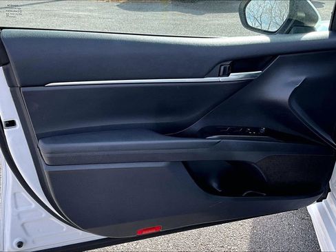 Used 2024 Toyota Camry SE image 23