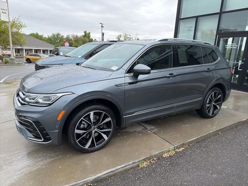 Used 2023 Volkswagen Tiguan SEL R-Line AWD/4WD image 2