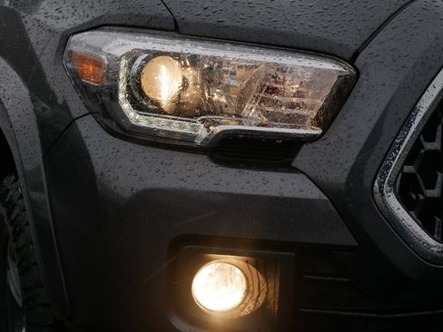 Used 2019 Toyota Tacoma TRD Sport image 16