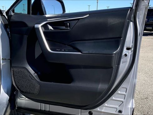 Certified 2021 Toyota RAV4 LE w/ Carpet Mat Package (TMS) image 21