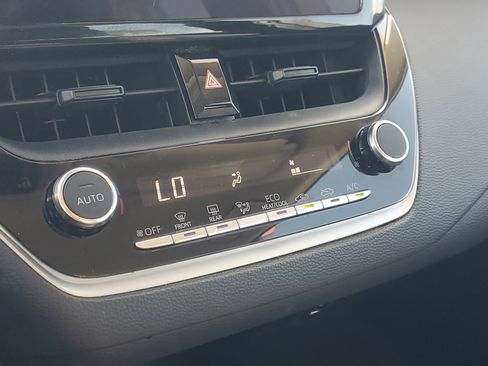 Used 2023 Toyota Corolla LE image 28