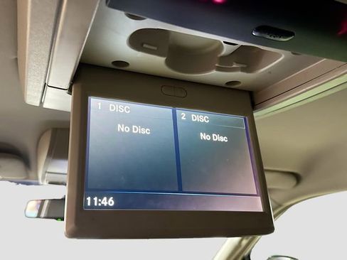 Used 2016 Chrysler Town & Country Touring w/ Driver Convenience Group image 25