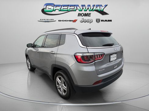 Used 2024 Jeep Compass Latitude AWD/4WD image 5