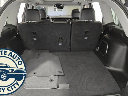 Used 2022 Jeep Grand Cherokee Limited 4xe image 32