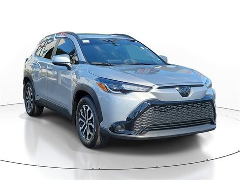 Used 2024 Toyota Corolla Cross SE image 2
