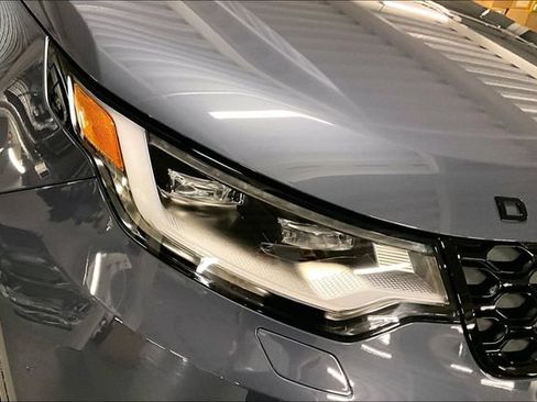 Certified 2025 Land Rover Discovery Dynamic SE AWD/4WD image 28