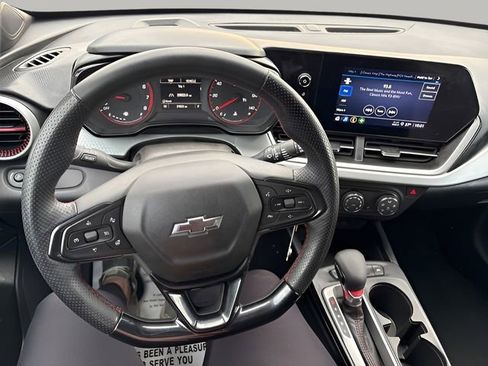 Used 2025 Chevrolet Trax RS w/ Sunroof Package image 20