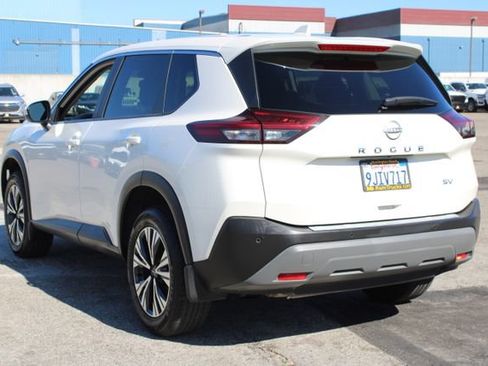 Used 2023 Nissan Rogue SV FWD image 3