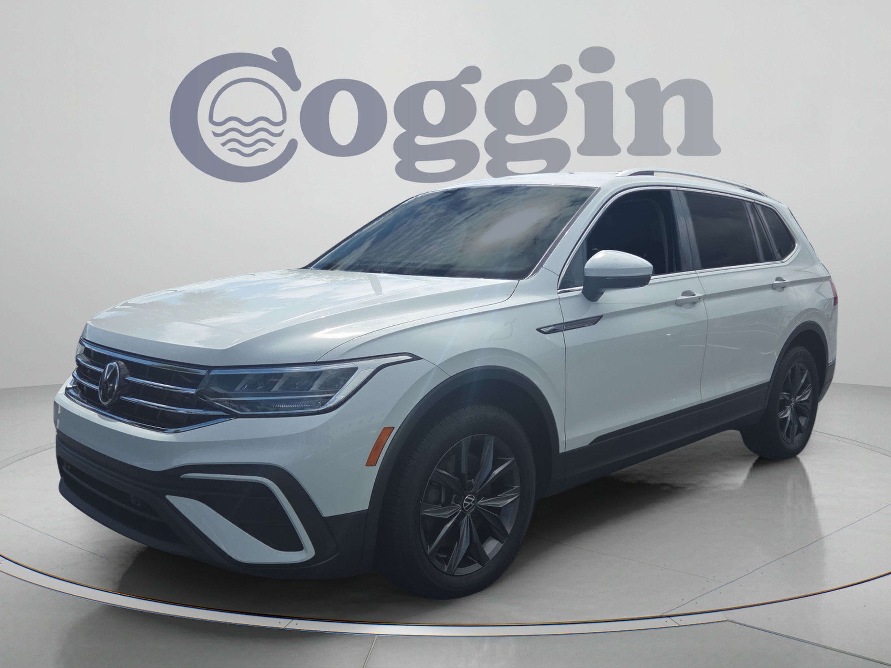 Used 2022 Volkswagen Tiguan SE FWD image 1