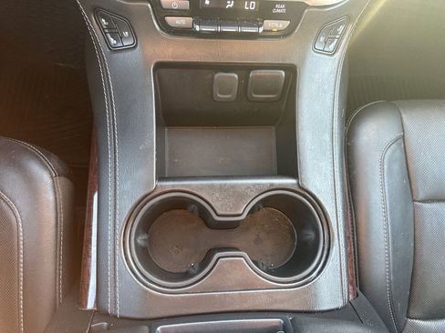 Used 2018 GMC Yukon XL SLT image 6