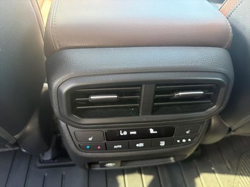 Used 2024 Honda Pilot Elite image 22