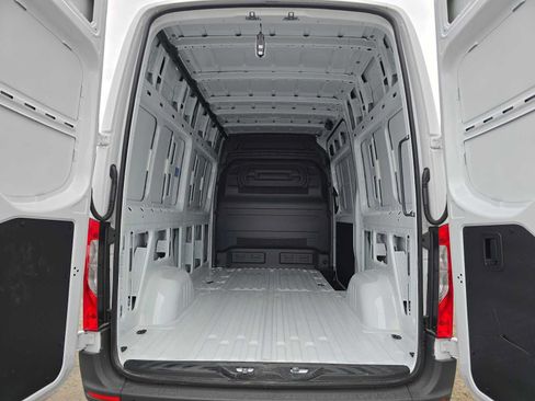 Used 2026 Mercedes-Benz Sprinter 2500 image 18