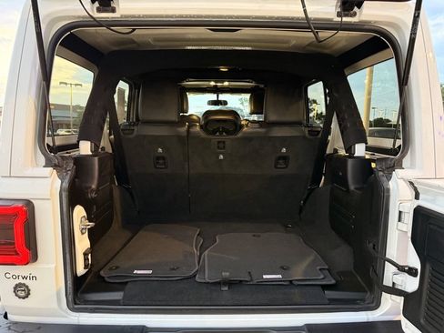 Used 2020 Jeep Wrangler Unlimited Sahara AWD/4WD image 25