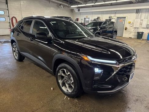 New 2026 Chevrolet Trax LT FWD image 8