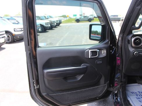 Used 2018 Jeep Wrangler Unlimited Sport S AWD/4WD image 22