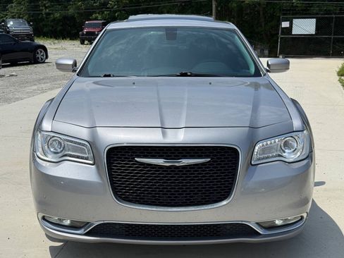 Used 2017 Chrysler 300 Limited w/ 300 Premium Group RWD image 2