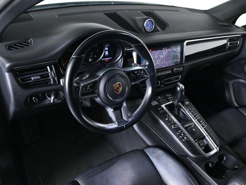 Certified 2021 Porsche Macan AWD/4WD image 4
