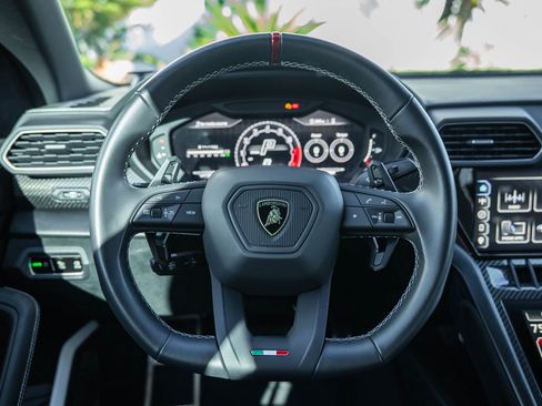 Used 2023 Lamborghini Urus Performante image 37