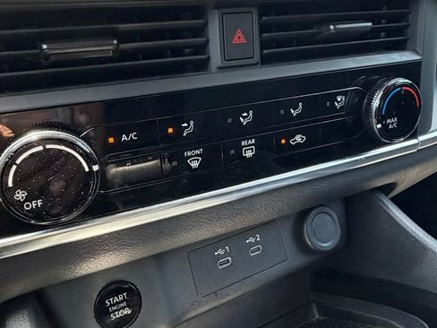 Used 2024 Nissan Rogue S FWD image 18