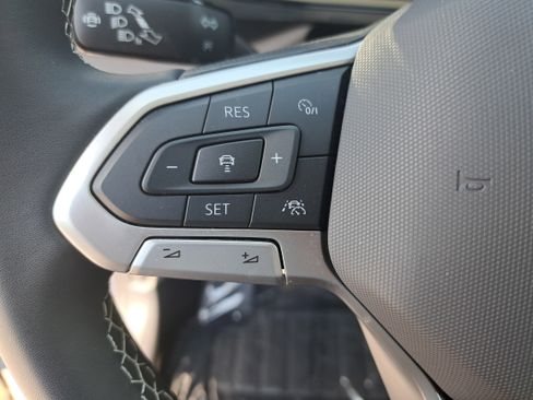 Used 2024 Volkswagen Taos SEL AWD/4WD image 16