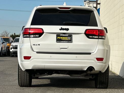 Used 2022 Jeep Grand Cherokee Laredo X image 5