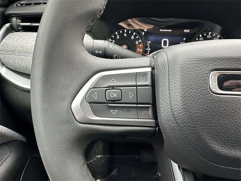 Used 2024 Jeep Compass Latitude image 15