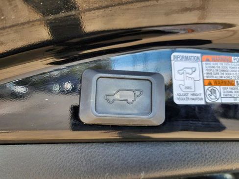 Used 2014 Toyota RAV4 Limited w/ Technology Package image 15