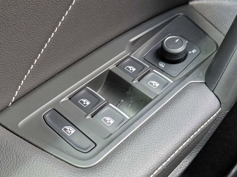 Used 2023 Volkswagen Tiguan SE FWD image 32