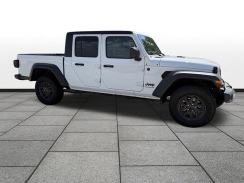Used 2025 Jeep Gladiator Sport AWD/4WD image 4