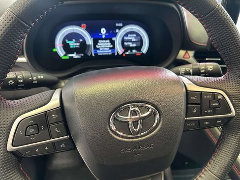 Used 2025 Toyota Sienna XSE FWD image 21
