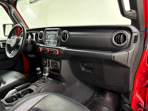 Used 2018 Jeep Wrangler Unlimited Sahara AWD/4WD image 31