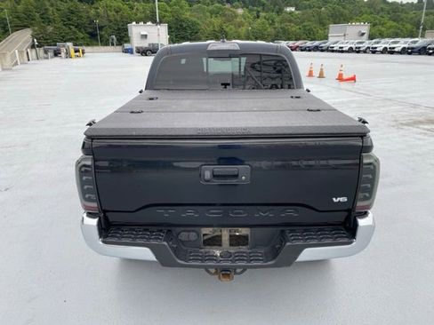 Used 2019 Toyota Tacoma TRD Off-Road AWD/4WD image 8
