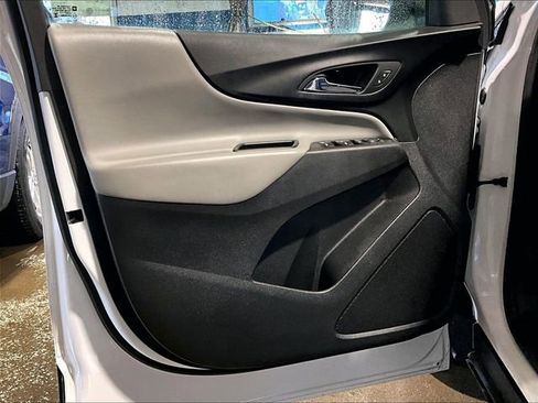 Used 2023 Chevrolet Equinox LS image 18