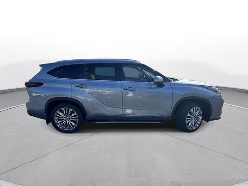 Used 2024 Toyota Highlander Platinum AWD/4WD image 5
