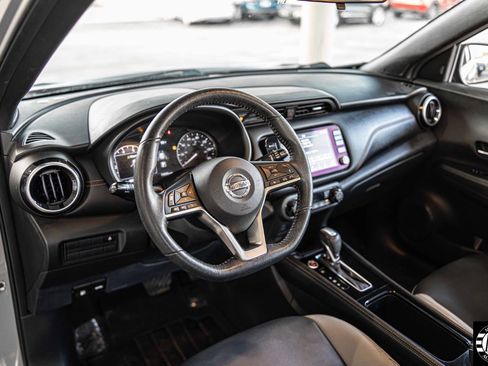 Used 2021 Nissan Kicks SR w/ SR Premium Package FWD image 5