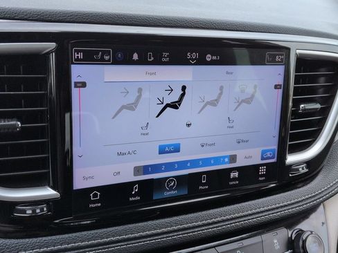 Used 2023 Chrysler Pacifica Touring-L FWD image 20