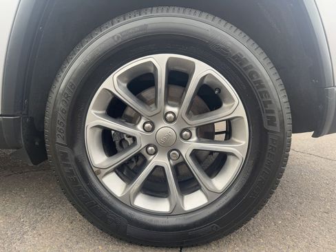 Used 2017 Jeep Grand Cherokee Limited w/ Luxury Group II image 37